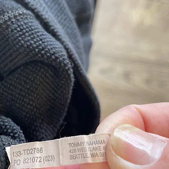 Tommy Bahama Black 1/4 Zip Top‎ in Size Medium - Picture 3 of 7